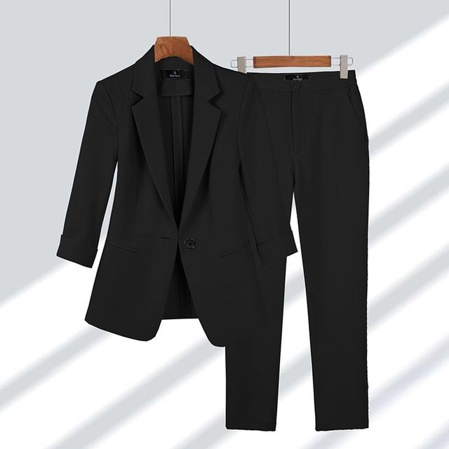 Stylowy zestaw damski Dalia z elegancką marynarką i dopasowanymi spodniami w wąskim kro 0