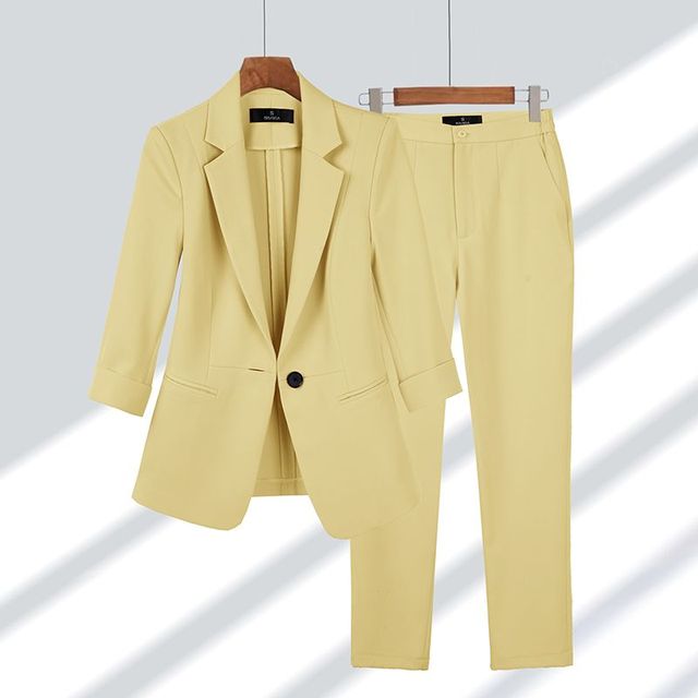 Stylowy zestaw damski Dalia z elegancką marynarką i dopasowanymi spodniami w wąskim kro 4