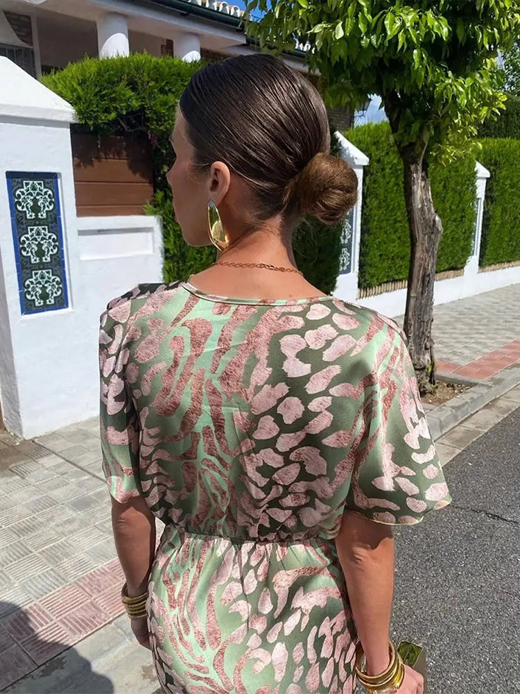 Elegancka midi sukienka Diva z kopertowym krojem i zwiewnymi rękawami, idealna na specjalne okazje 3