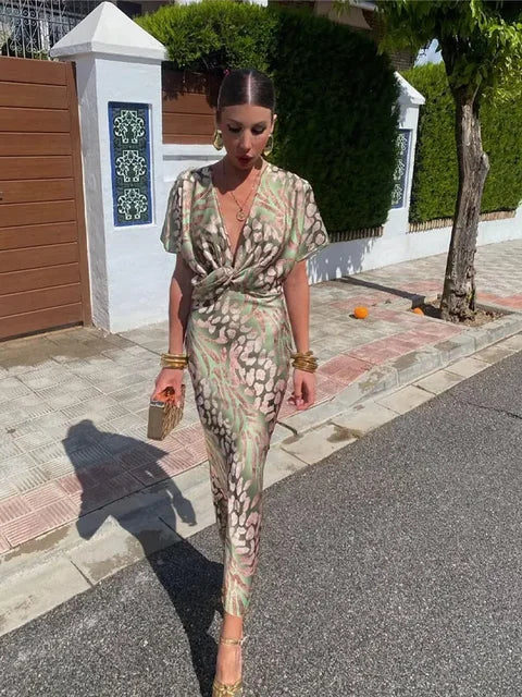 Elegancka midi sukienka Diva z kopertowym krojem i zwiewnymi rękawami, idealna na specjalne okazje 5