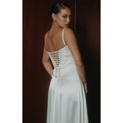 Elegancka sukienka maxi z gorsetową górą i rozkloszowanym dołem