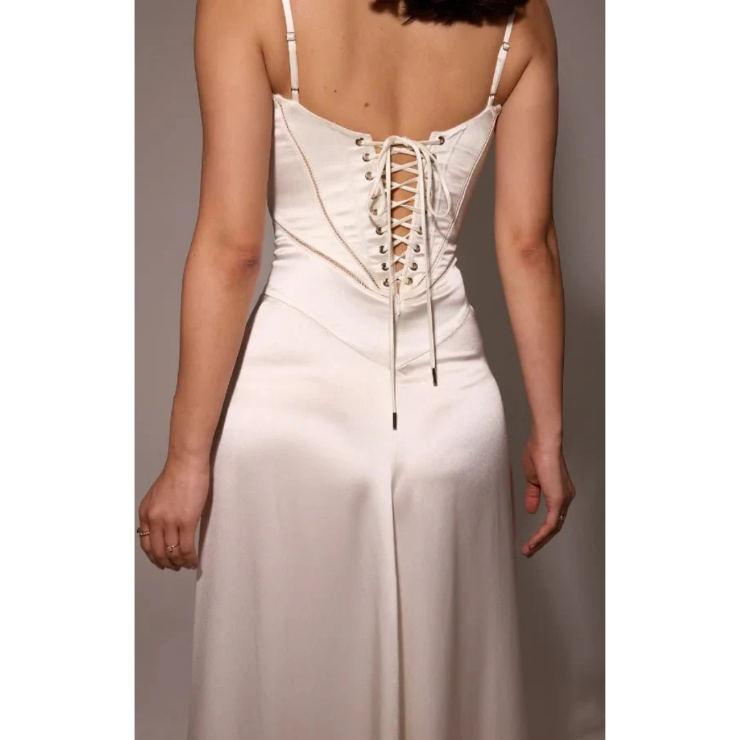 Elegancka sukienka maxi z gorsetową górą i rozkloszowanym dołem