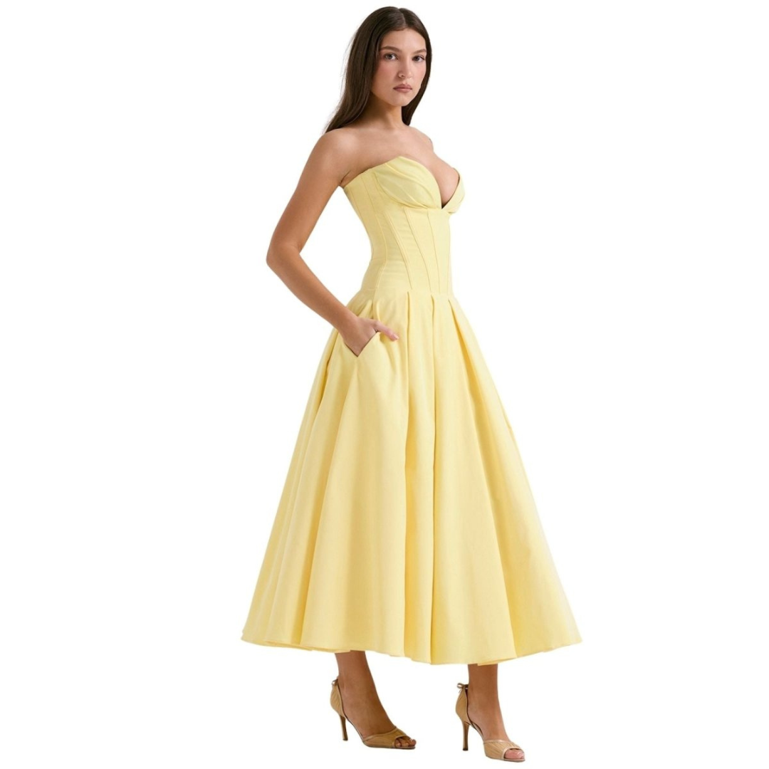 Elegancka sukienka midi bez ramiączek z gorsetową górą