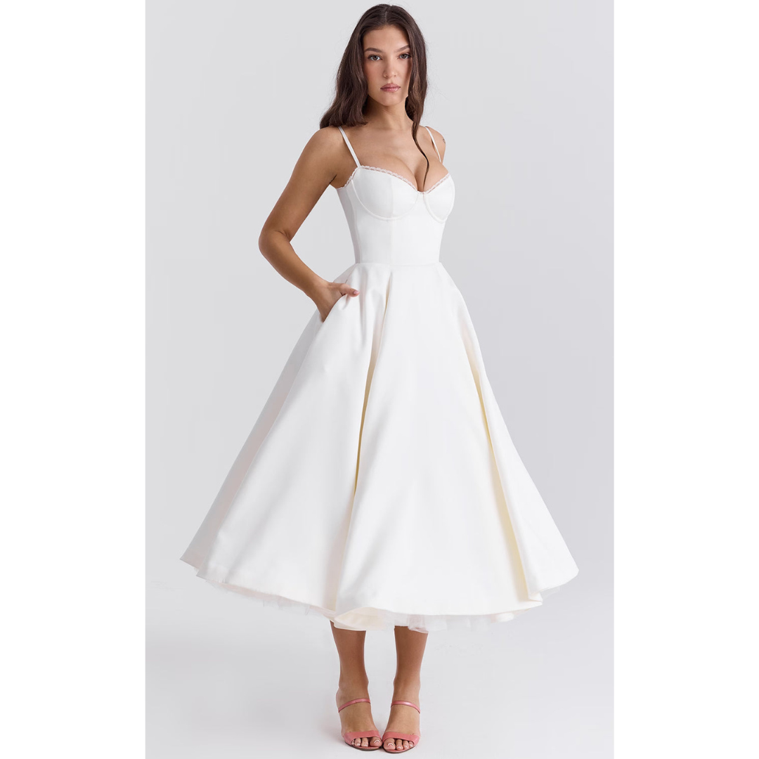 Elegancka sukienka midi z gorsetową górą i rozkloszowanym dołem