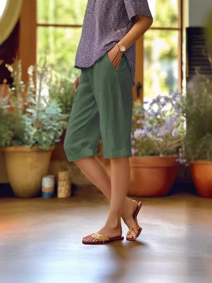 Luna women's knee-length shorts with straight leg and pockets, perfect for casual summer wear. 3